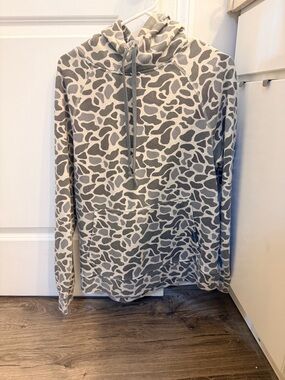 BURLEBO Gray and Cream Turtleneck Pullover Sweater